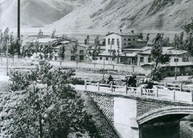 1954年，毛主席为什么要决策成立新疆生产建设兵团？